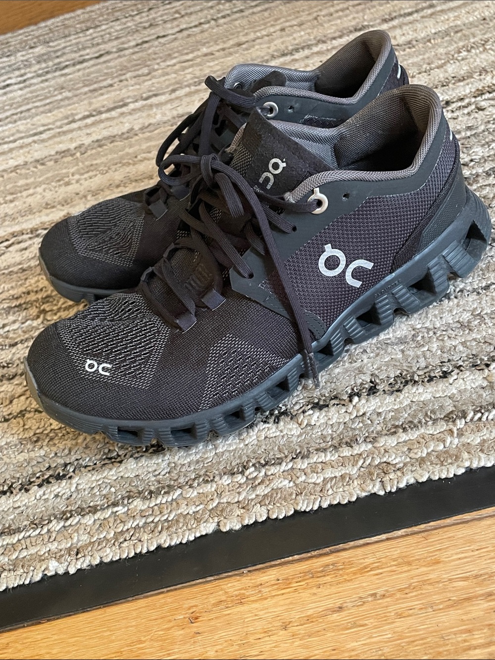 On Running Women’s Black Sneakers Size 6.5